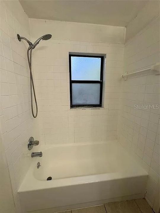 Под контрактом: $1,750 (3 спален, 2 ванн, 1050 Квадратных фут)