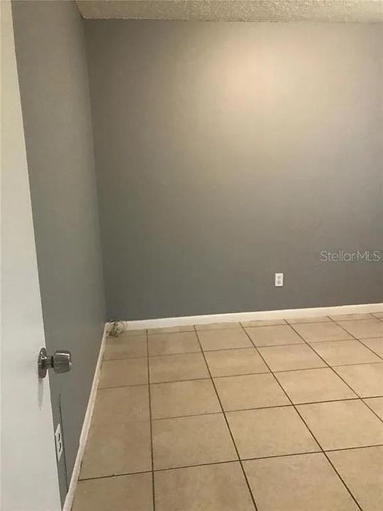 Под контрактом: $1,750 (3 спален, 2 ванн, 1050 Квадратных фут)