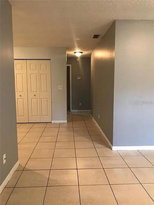 Под контрактом: $1,750 (3 спален, 2 ванн, 1050 Квадратных фут)