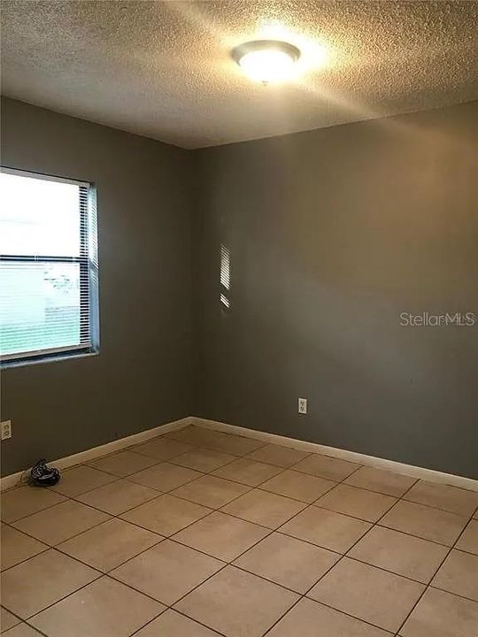 Под контрактом: $1,750 (3 спален, 2 ванн, 1050 Квадратных фут)