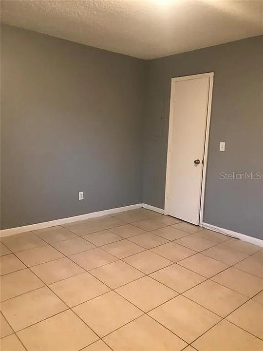 Под контрактом: $1,750 (3 спален, 2 ванн, 1050 Квадратных фут)