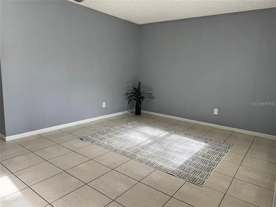 Под контрактом: $1,750 (3 спален, 2 ванн, 1050 Квадратных фут)