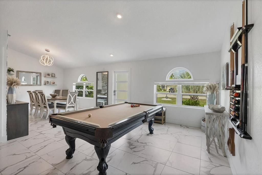 Activo con contrato: $399,900 (4 camas, 2 baños, 2238 Pies cuadrados)