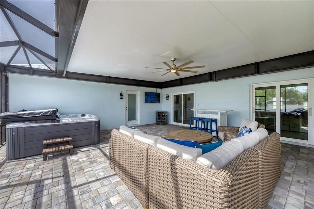 Activo con contrato: $399,900 (4 camas, 2 baños, 2238 Pies cuadrados)