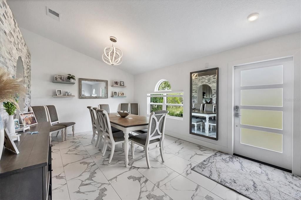 Activo con contrato: $399,900 (4 camas, 2 baños, 2238 Pies cuadrados)