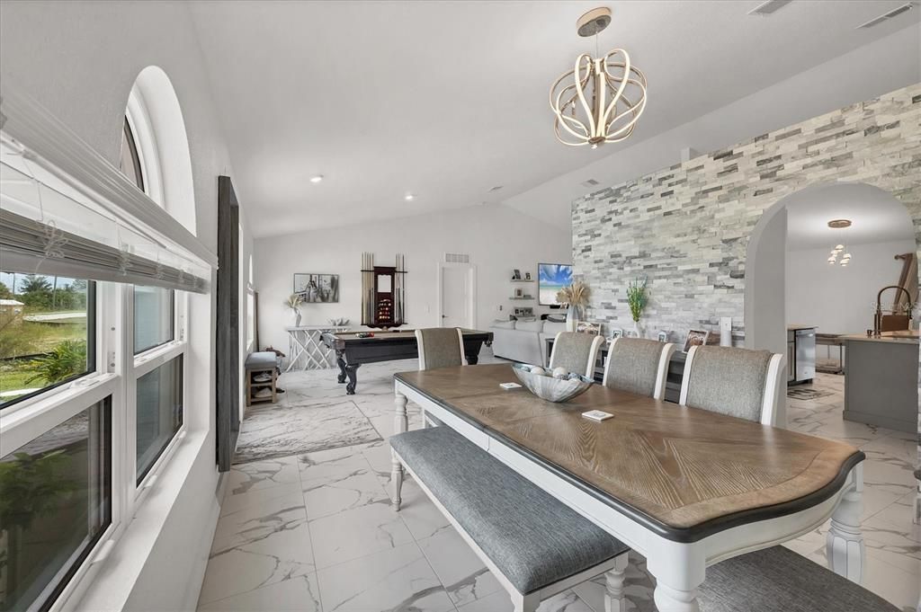 Activo con contrato: $399,900 (4 camas, 2 baños, 2238 Pies cuadrados)