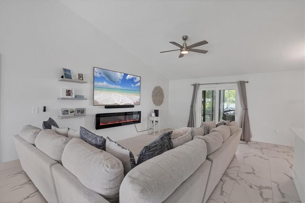 Activo con contrato: $399,900 (4 camas, 2 baños, 2238 Pies cuadrados)