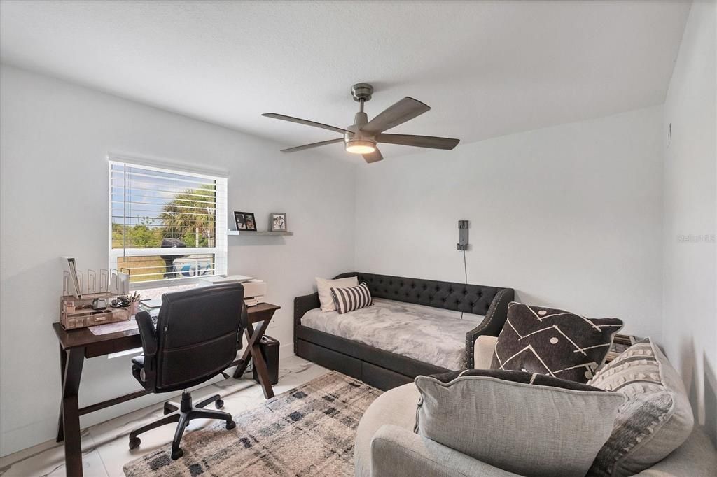 Activo con contrato: $399,900 (4 camas, 2 baños, 2238 Pies cuadrados)