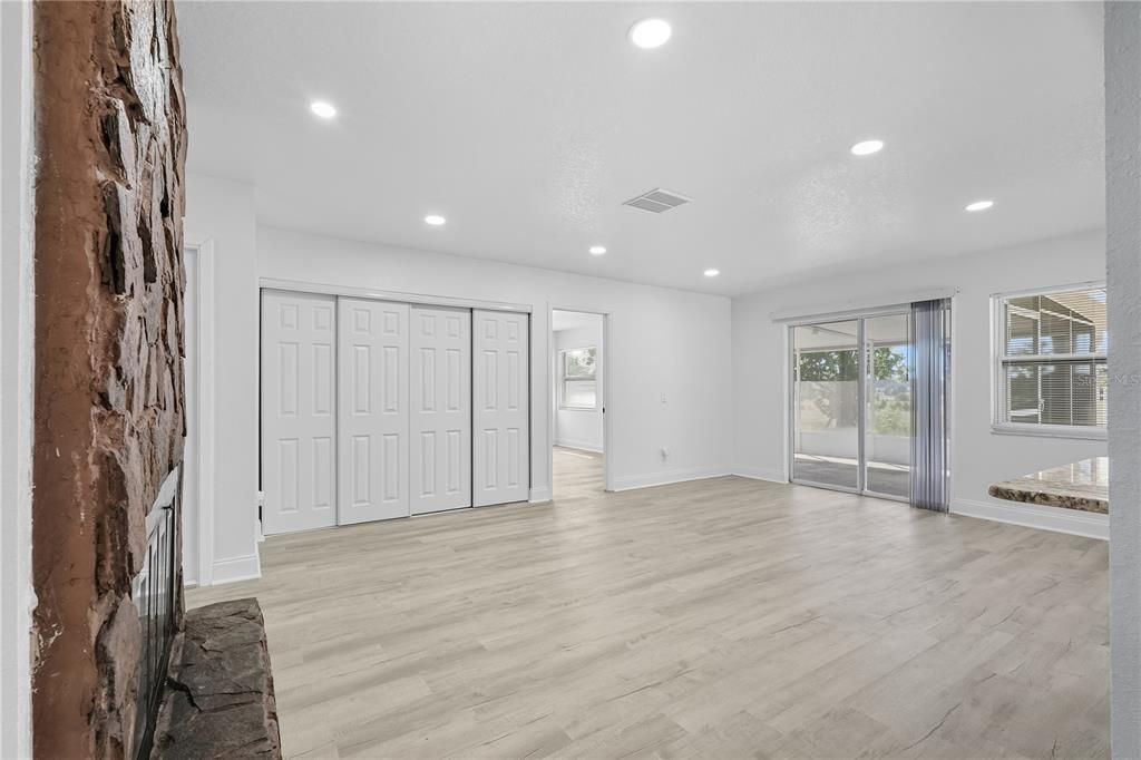 Active With Contract: $349,000 (4 beds, 2 baths, 1660 Square Feet)