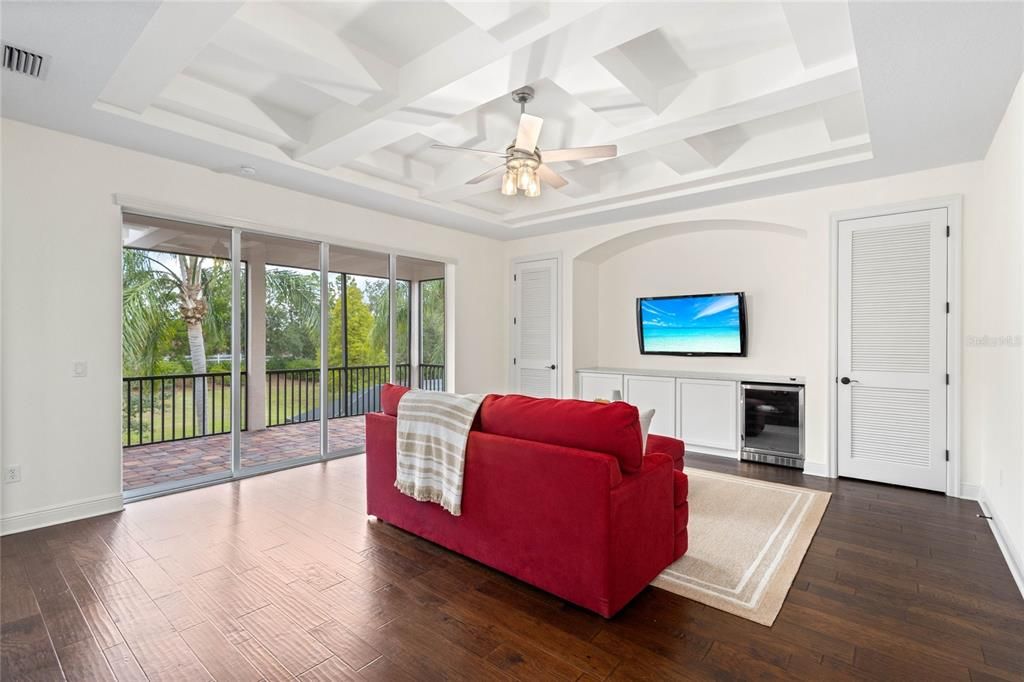 Под контрактом: $1,425,000 (4 спален, 5 ванн, 3784 Квадратных фут)