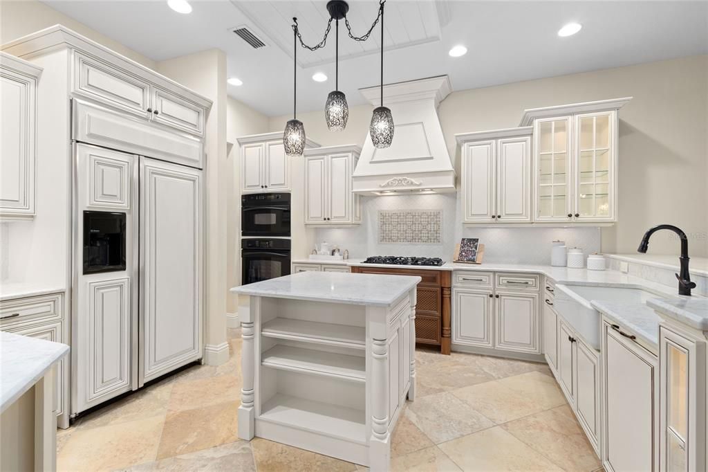 Под контрактом: $1,425,000 (4 спален, 5 ванн, 3784 Квадратных фут)