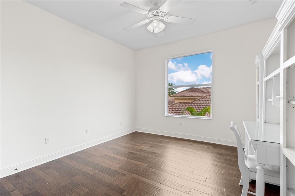 Под контрактом: $1,425,000 (4 спален, 5 ванн, 3784 Квадратных фут)