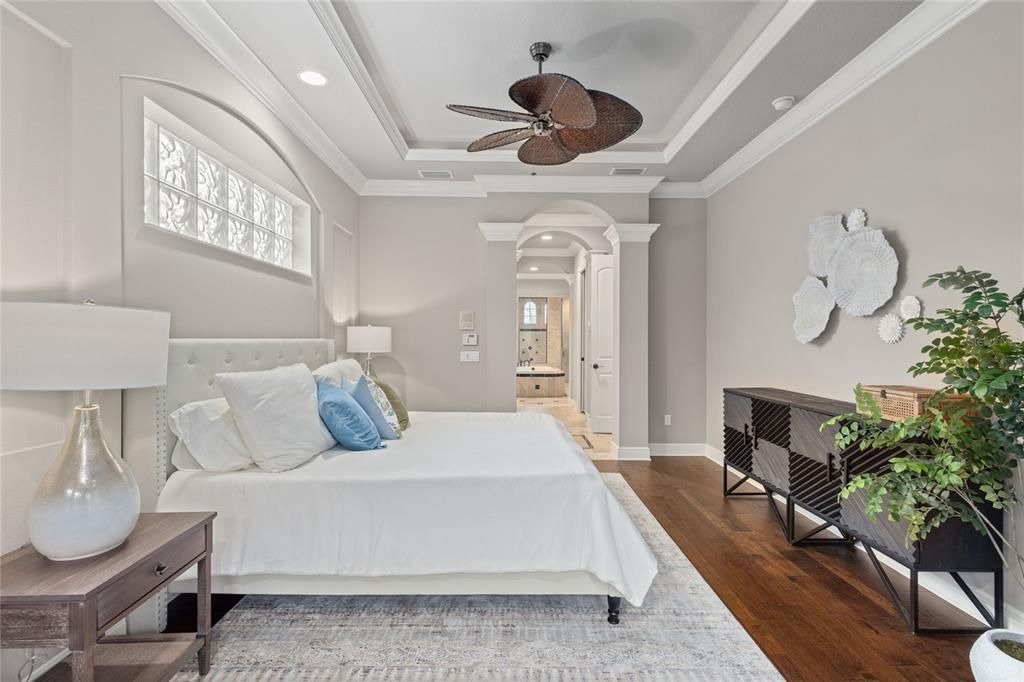 Под контрактом: $1,425,000 (4 спален, 5 ванн, 3784 Квадратных фут)