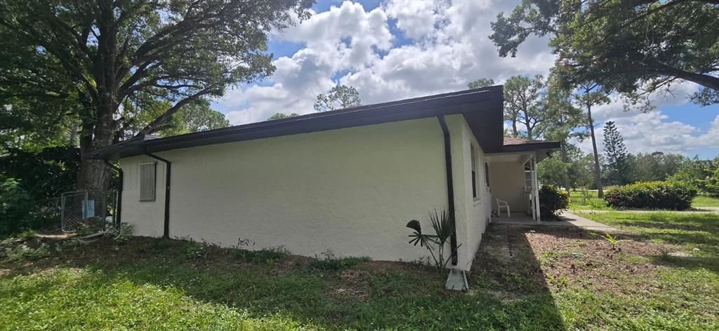 For Rent: $1,950 (3 beds, 3 baths, 1743 Square Feet)