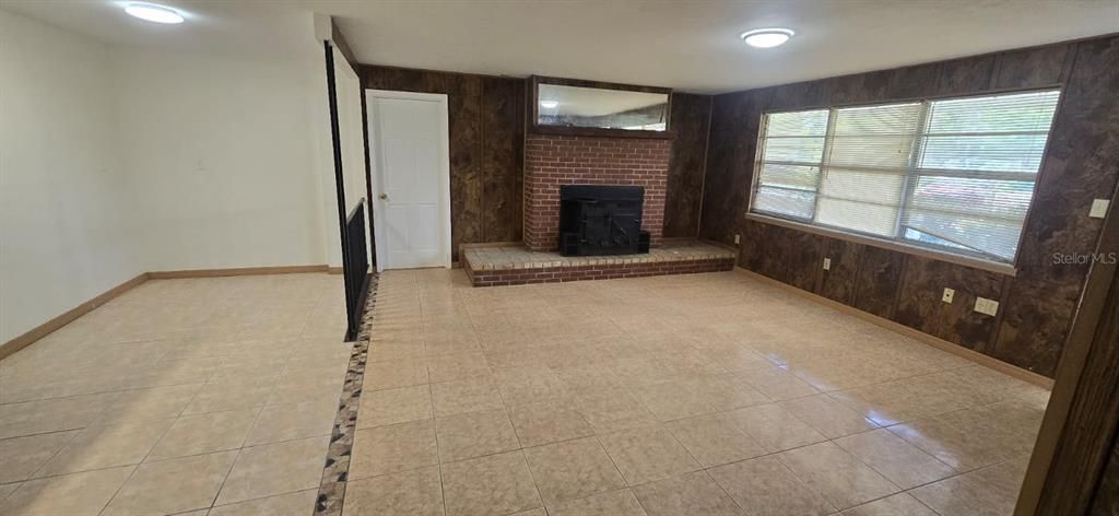 For Rent: $1,950 (3 beds, 3 baths, 1743 Square Feet)