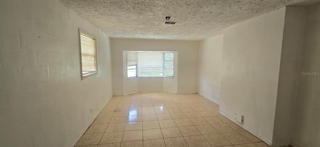 For Rent: $1,950 (3 beds, 3 baths, 1743 Square Feet)
