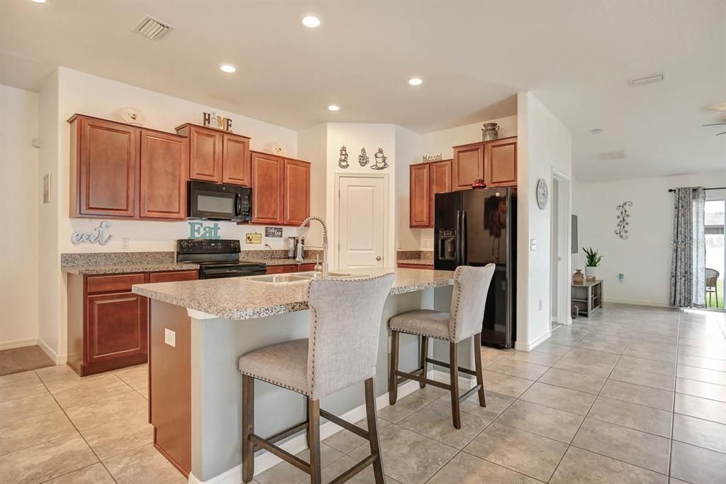 For Rent: $2,300 (4 beds, 2 baths, 1850 Square Feet)