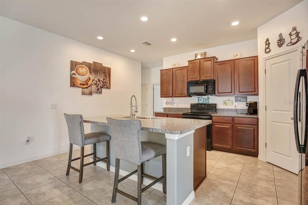 For Rent: $2,300 (4 beds, 2 baths, 1850 Square Feet)