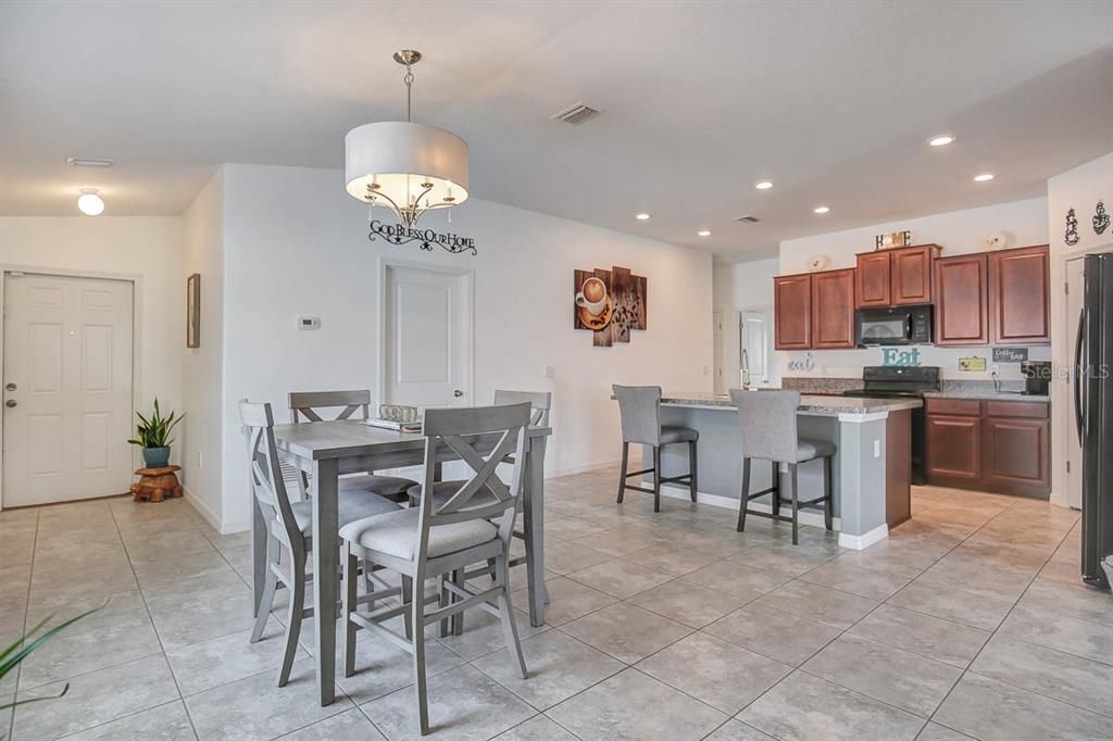 For Rent: $2,300 (4 beds, 2 baths, 1850 Square Feet)