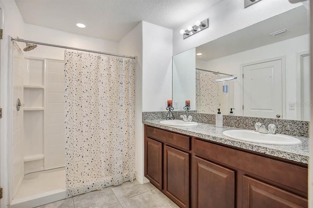 For Rent: $2,300 (4 beds, 2 baths, 1850 Square Feet)