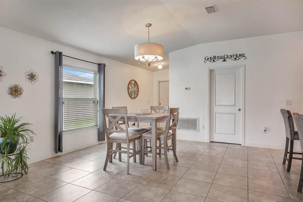 For Rent: $2,300 (4 beds, 2 baths, 1850 Square Feet)