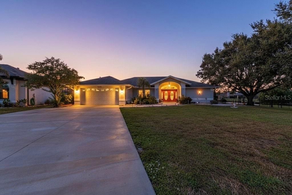 For Sale: $549,000 (3 beds, 2 baths, 1883 Square Feet)