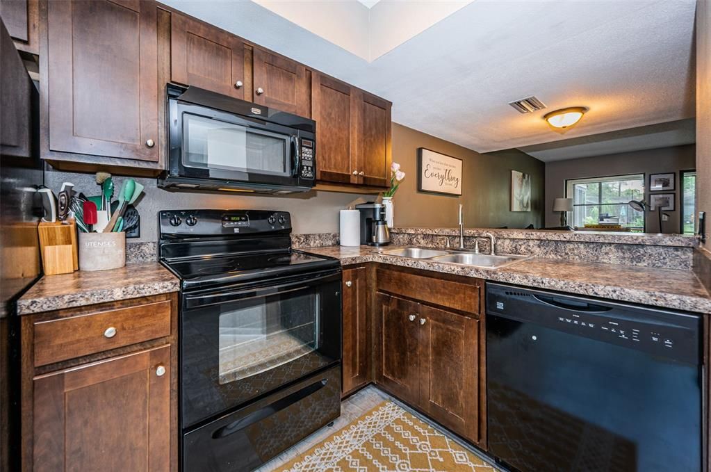 待售: $319,900 (2 贝兹, 2 浴室, 1200 平方英尺)