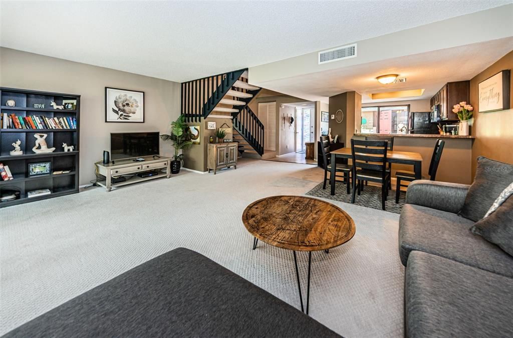 待售: $319,900 (2 贝兹, 2 浴室, 1200 平方英尺)