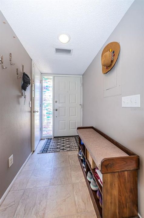 待售: $319,900 (2 贝兹, 2 浴室, 1200 平方英尺)