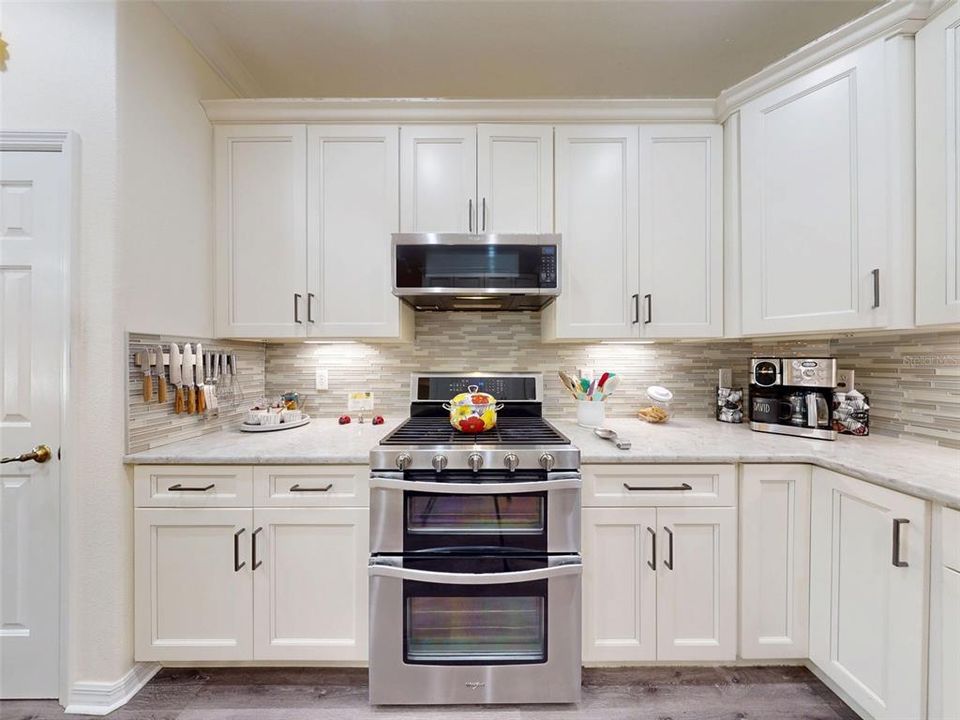 Active With Contract: $580,000 (3 beds, 2 baths, 1950 Square Feet)