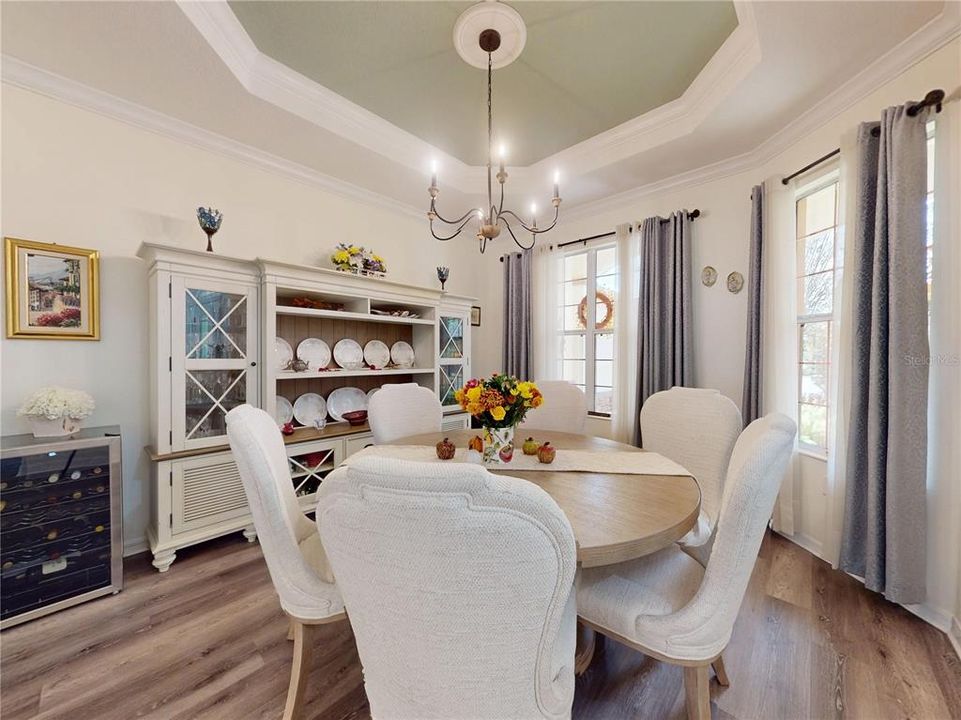 Active With Contract: $580,000 (3 beds, 2 baths, 1950 Square Feet)