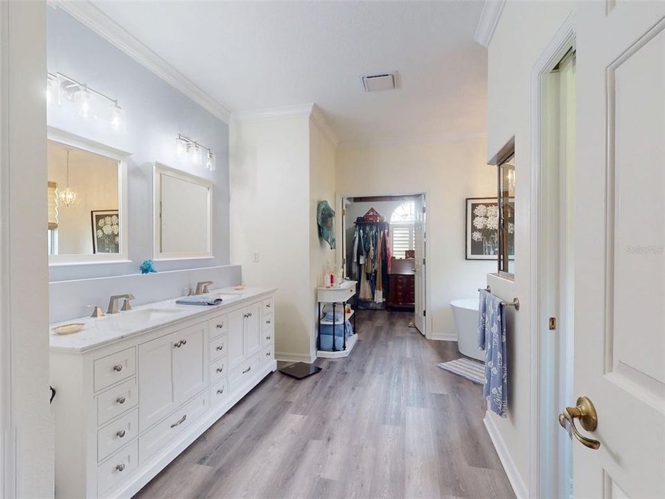 Active With Contract: $580,000 (3 beds, 2 baths, 1950 Square Feet)