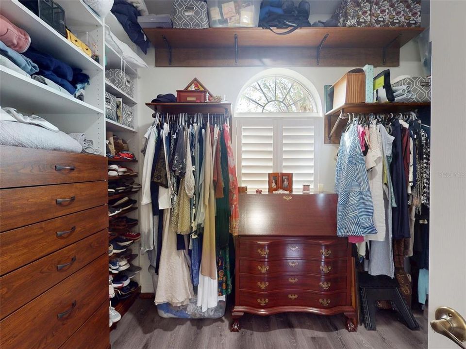 Active With Contract: $580,000 (3 beds, 2 baths, 1950 Square Feet)