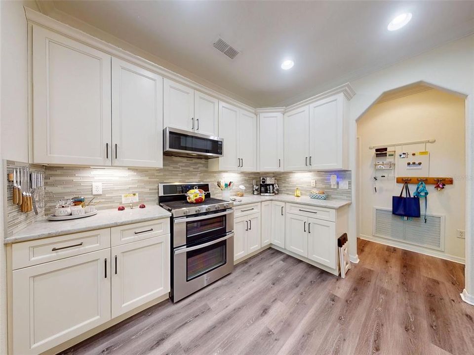 Active With Contract: $580,000 (3 beds, 2 baths, 1950 Square Feet)