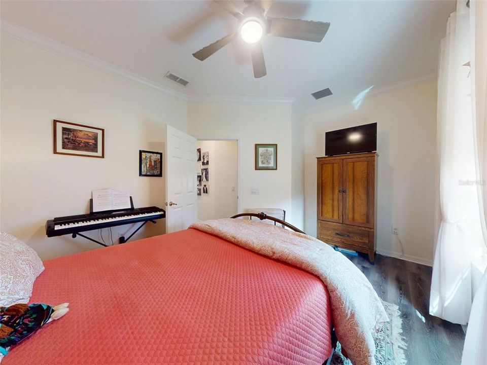 Active With Contract: $580,000 (3 beds, 2 baths, 1950 Square Feet)