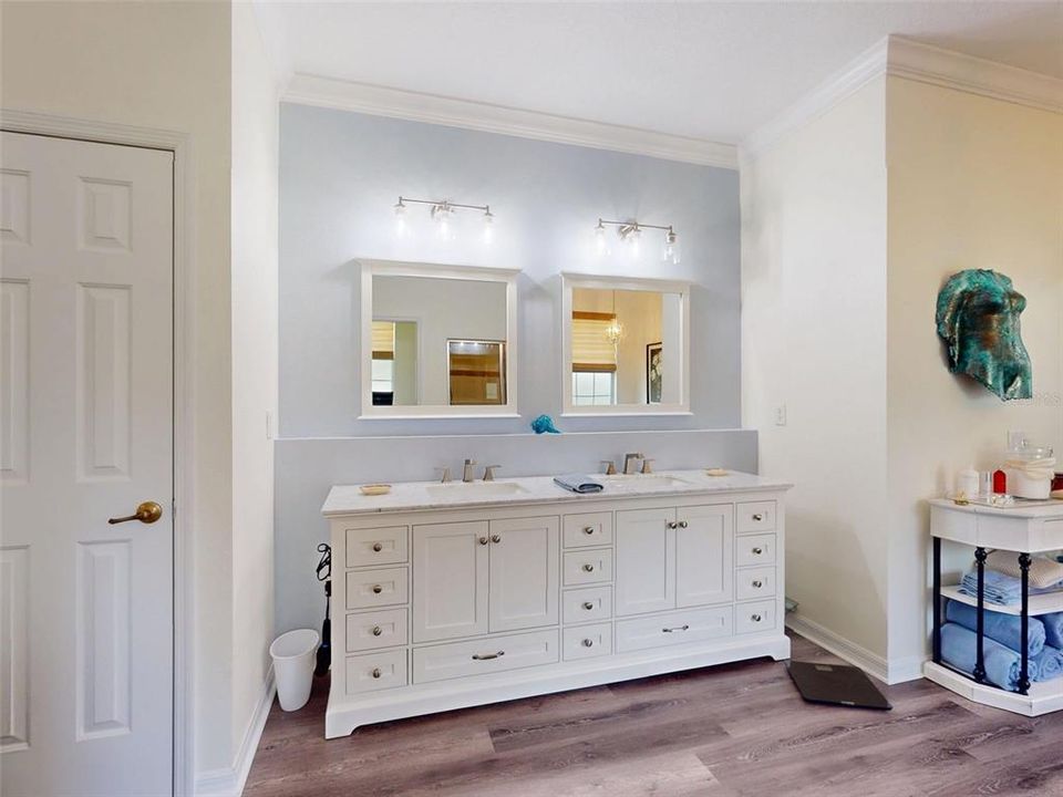 Active With Contract: $580,000 (3 beds, 2 baths, 1950 Square Feet)