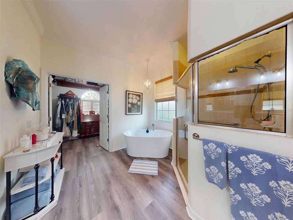 Active With Contract: $580,000 (3 beds, 2 baths, 1950 Square Feet)