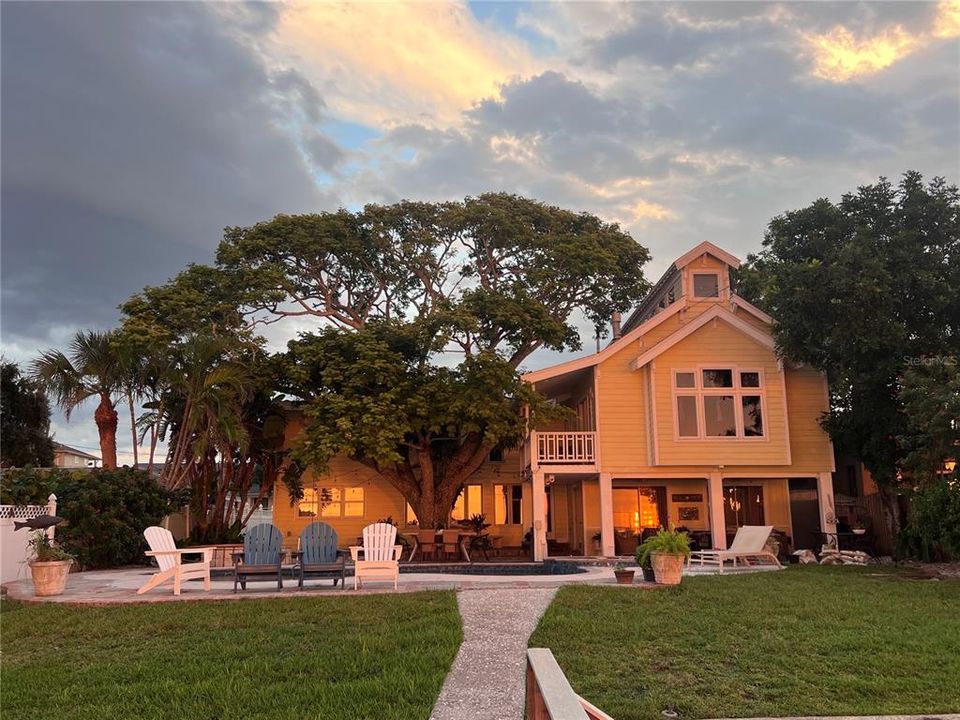 For Sale: $2,699,500 (4 beds, 4 baths, 4163 Square Feet)