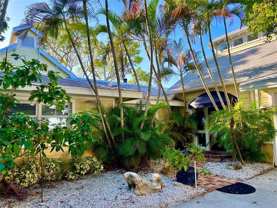 For Sale: $2,699,500 (4 beds, 4 baths, 4163 Square Feet)