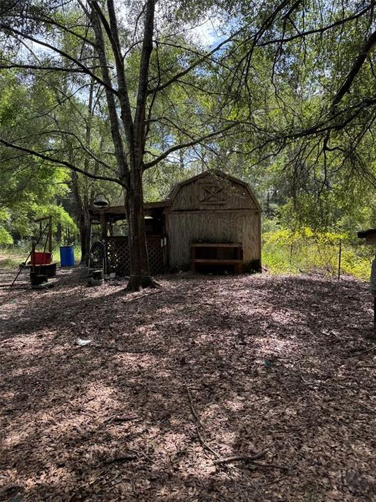 合同活跃: $180,000 (3 贝兹, 2 浴室, 1800 平方英尺)