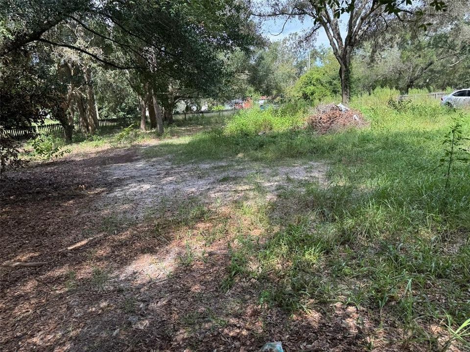 合同活跃: $180,000 (3 贝兹, 2 浴室, 1800 平方英尺)