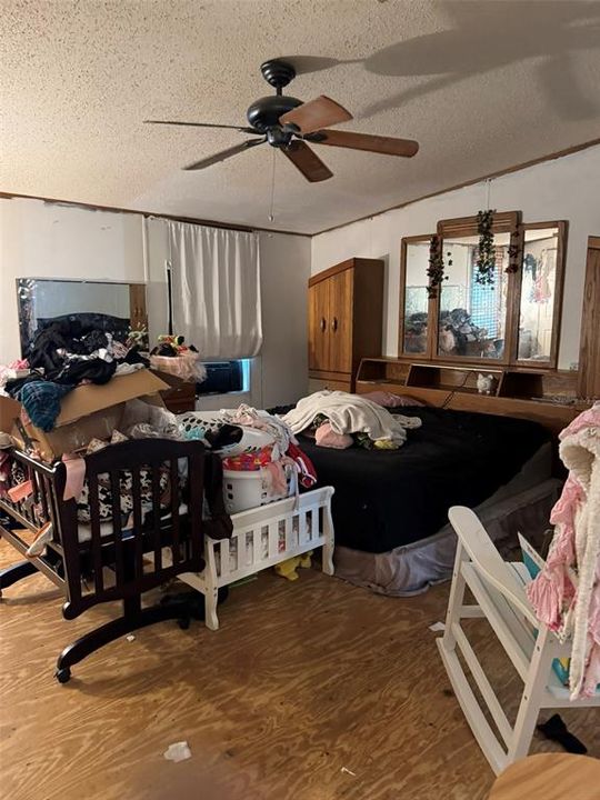 合同活跃: $180,000 (3 贝兹, 2 浴室, 1800 平方英尺)