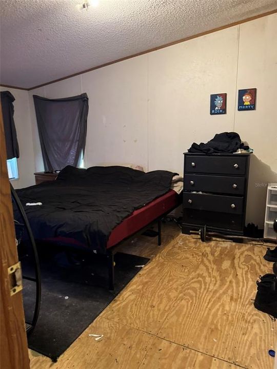 合同活跃: $180,000 (3 贝兹, 2 浴室, 1800 平方英尺)