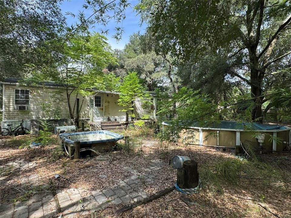 合同活跃: $180,000 (3 贝兹, 2 浴室, 1800 平方英尺)