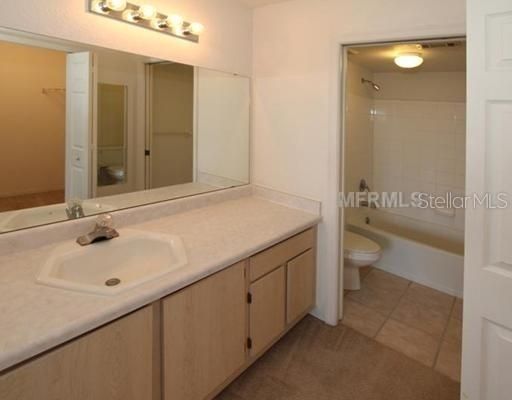 Activo con contrato: $1,499 (2 camas, 2 baños, 1160 Pies cuadrados)