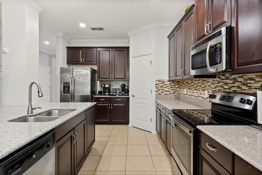 For Sale: $719,000 (5 beds, 3 baths, 3152 Square Feet)