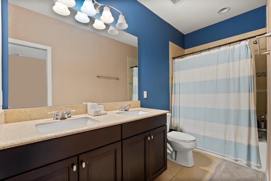 For Sale: $719,000 (5 beds, 3 baths, 3152 Square Feet)