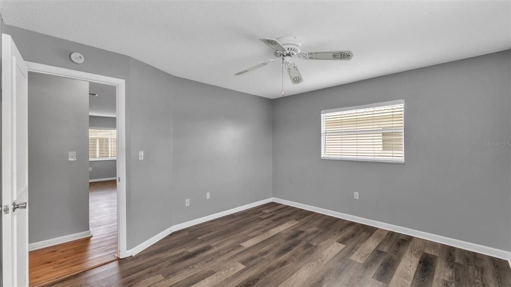 待售: $110,000 (1 贝兹, 1 浴室, 812 平方英尺)