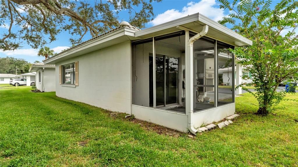 待售: $110,000 (1 贝兹, 1 浴室, 812 平方英尺)