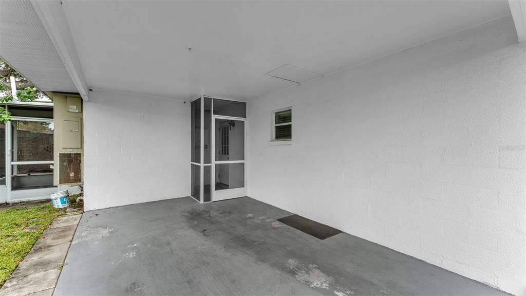 待售: $110,000 (1 贝兹, 1 浴室, 812 平方英尺)